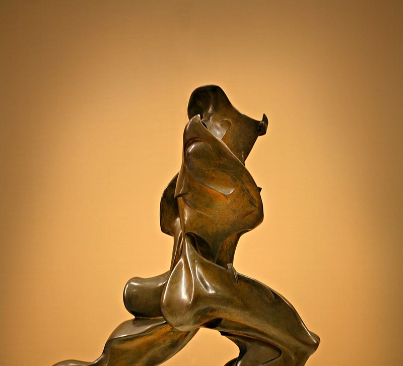 statua di umberto boccioni dal titolo forme uniche della continuità nello spazio
